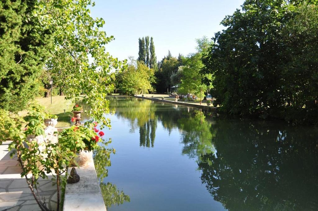Domaine Du Moulin Hotel Saint-Laurent-des-Arbres Buitenkant foto