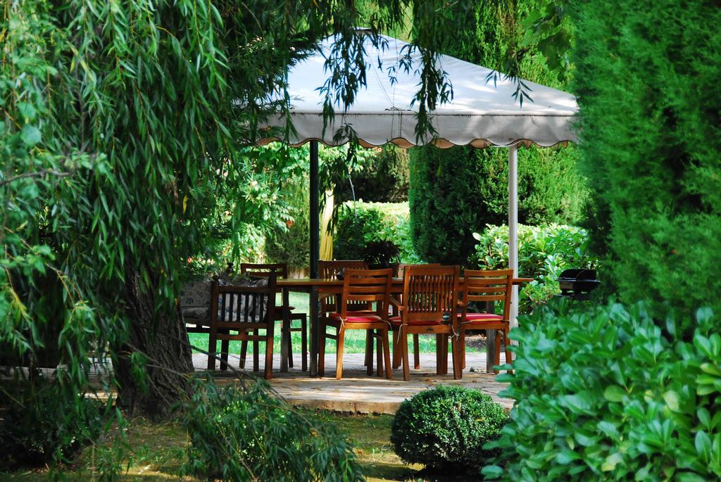 Domaine Du Moulin Hotel Saint-Laurent-des-Arbres Buitenkant foto