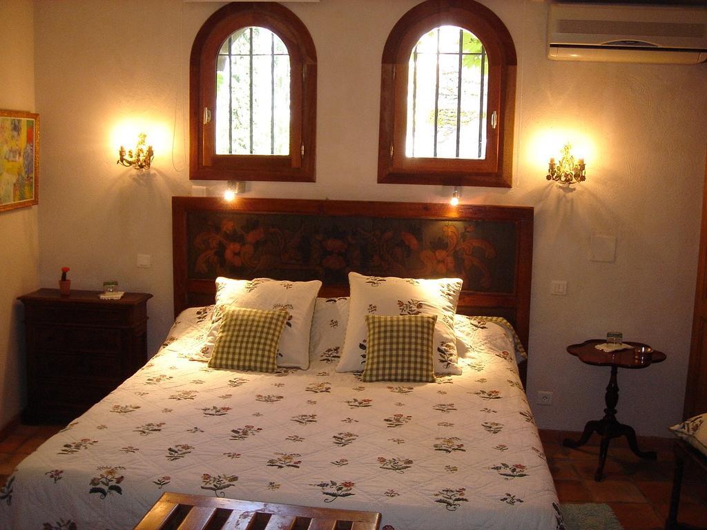Domaine Du Moulin Hotel Saint-Laurent-des-Arbres Buitenkant foto